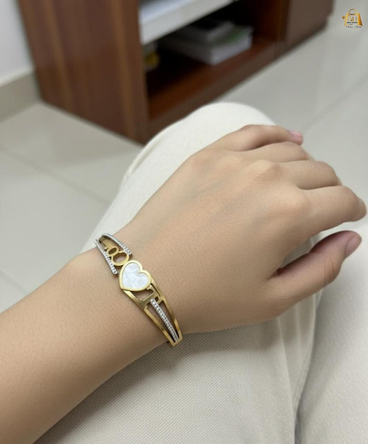 Elegant Heart-Charm Bracelet for Women – Stainless Steel Love Bangle