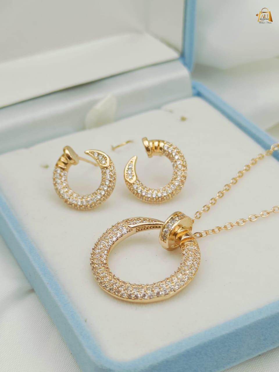 Trendy Locket Set For Girls
